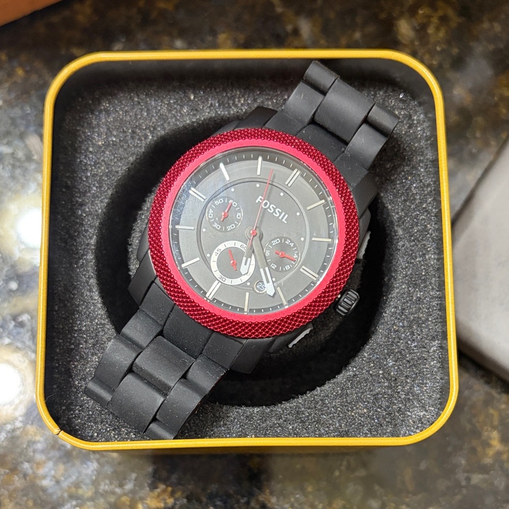 Men’s Fossil Quartz Black Analog Watch with Red Bezel EXCELLENT Condition